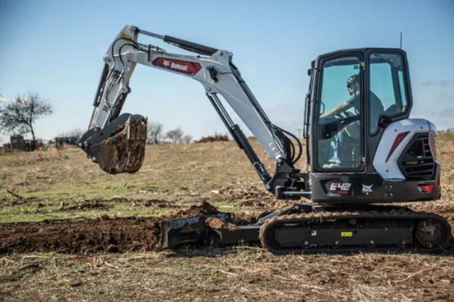 10400 LB MINI EXCAVATOR, BOBCAT E42 view 3