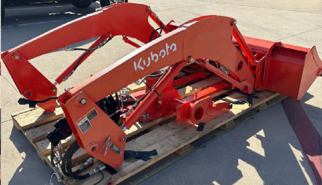KUBOTA TRACTOR LOADER ARM W/ BUCKET