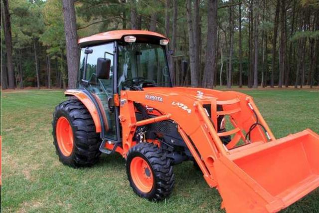 40 HP KUBOTA TRACTOR WITH CAB
