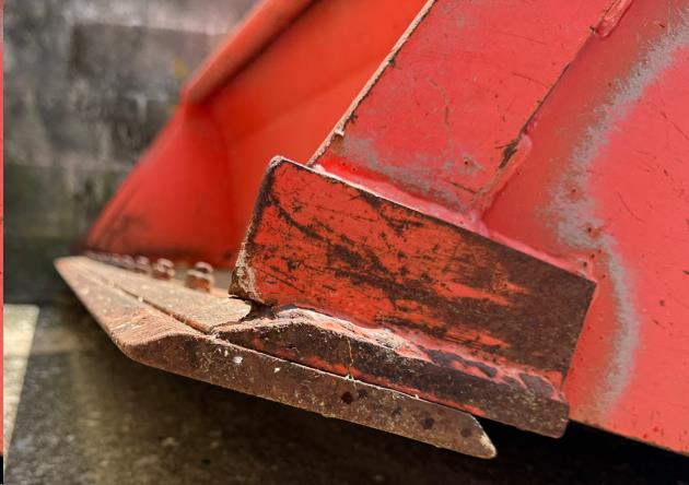 KUBOTA TRACTOR LOADER ARM W/ BUCKET view 3