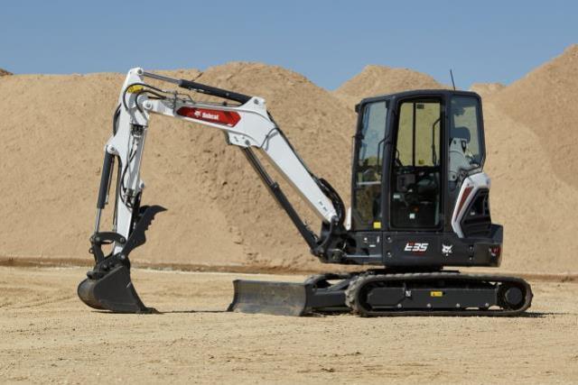 8000 LB MINI EXCAVATOR BOBCAT E35 view 3