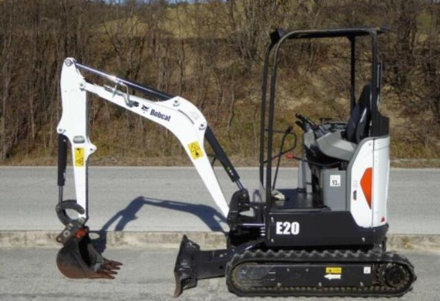 4000 LBS MINI EXCAVATOR BOBCAT E20 view 3
