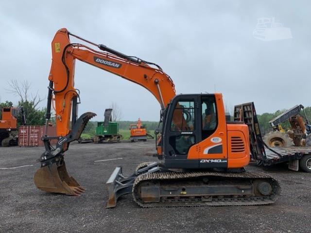 35K EXCAVATOR WITH HYD THUMB-STD TAIL view 3