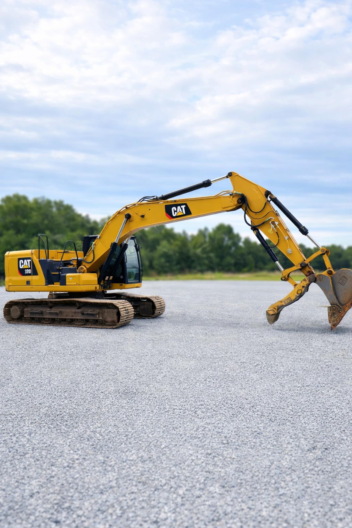 45-50K EXCAVATOR W/ HYD THUMB STD TAIL
