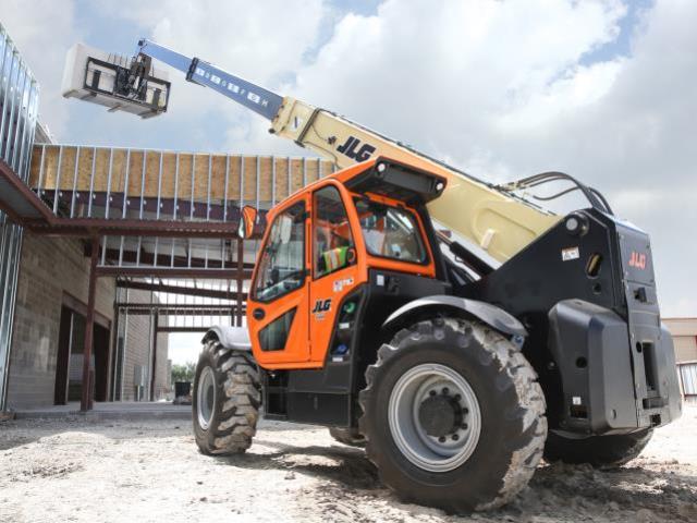 15K TELEHANDLER 44' view 3
